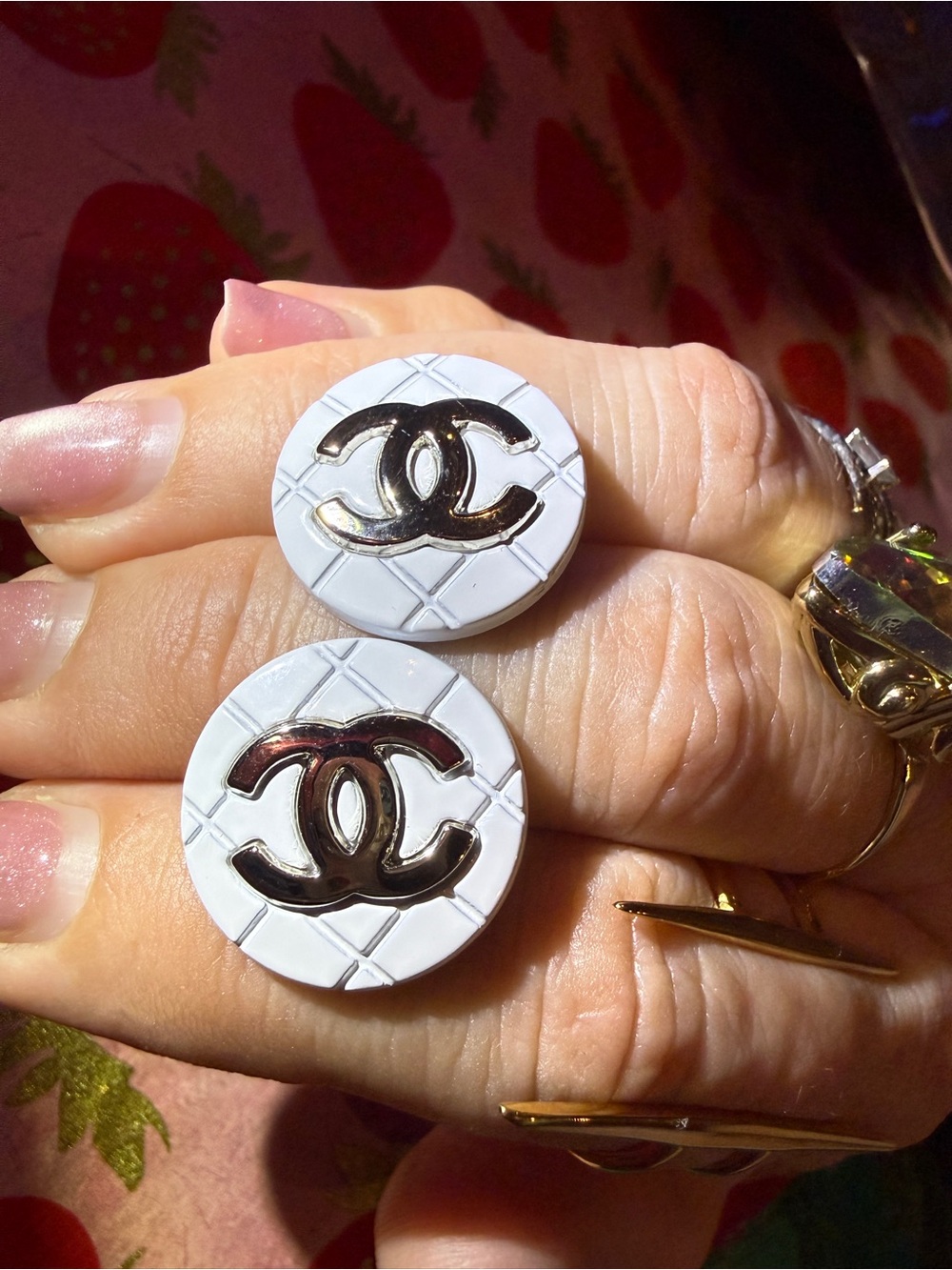 CHANEL White and Silver Quilted Interlocking CC Buttons Set